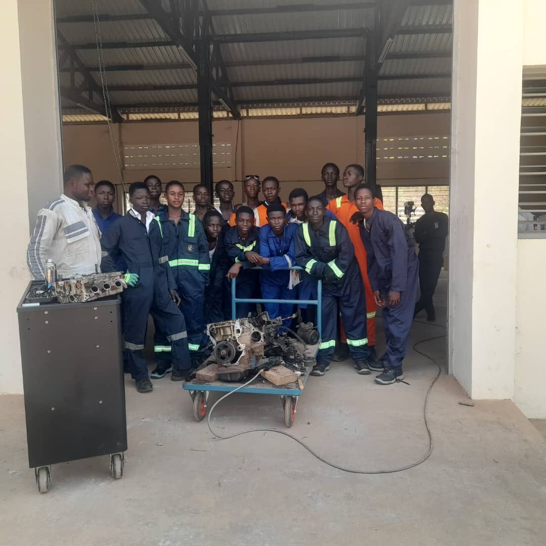 Hands-on vehicle diagnostics, engine servicing, and automotive repair training